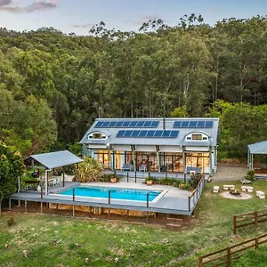 The Farm On Razorback Ridge Montville